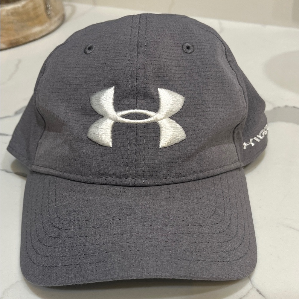 Under Armour gray adjustable golf hat